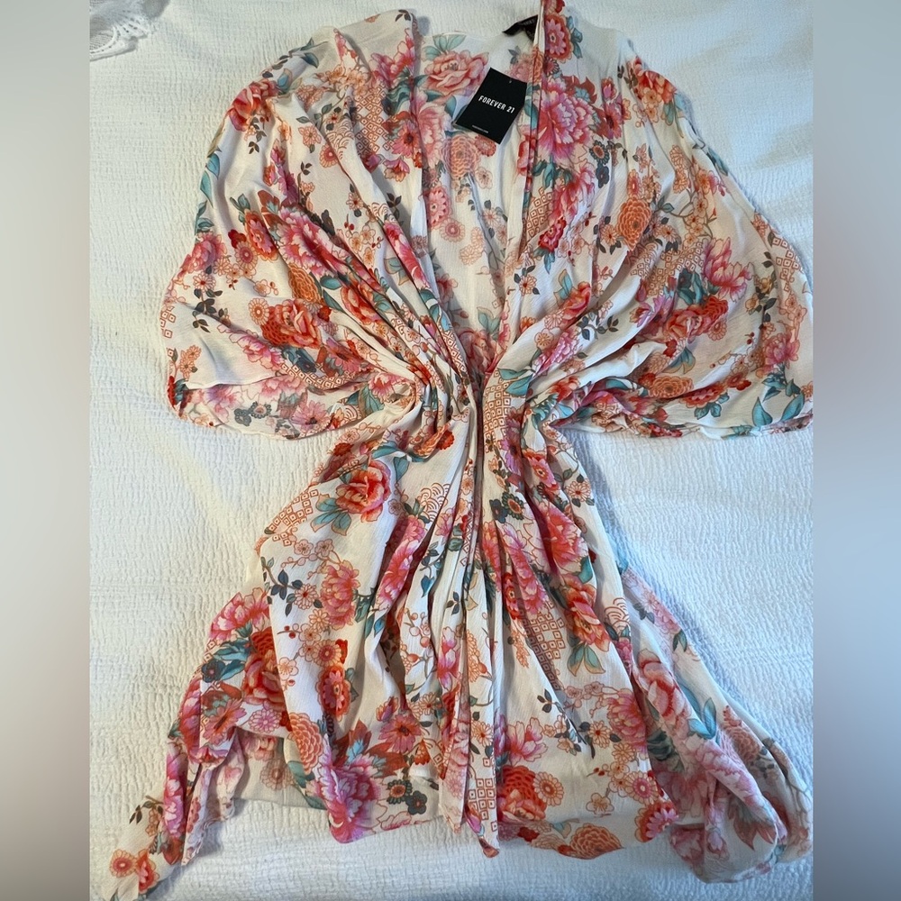 NWT Pink and Cream Floral Pattern Kimono